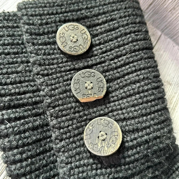 UGG Classic Cardy Boots - Picture 7 of 9